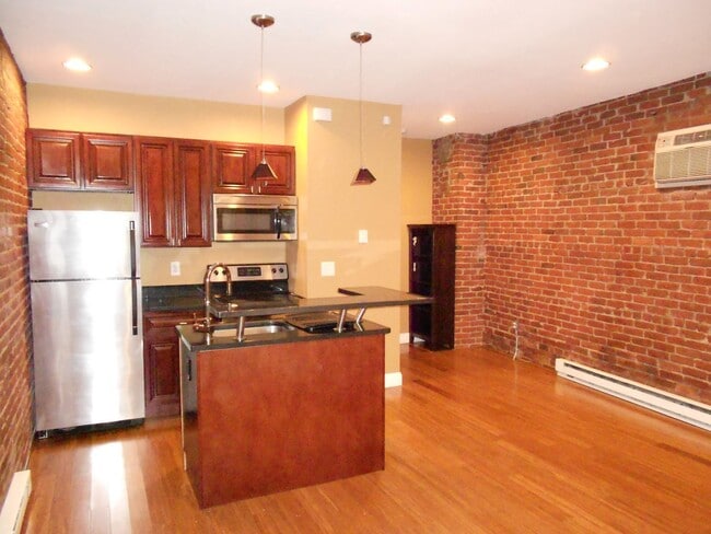 Building Photo - 98 Knight St Unit #1 Rental