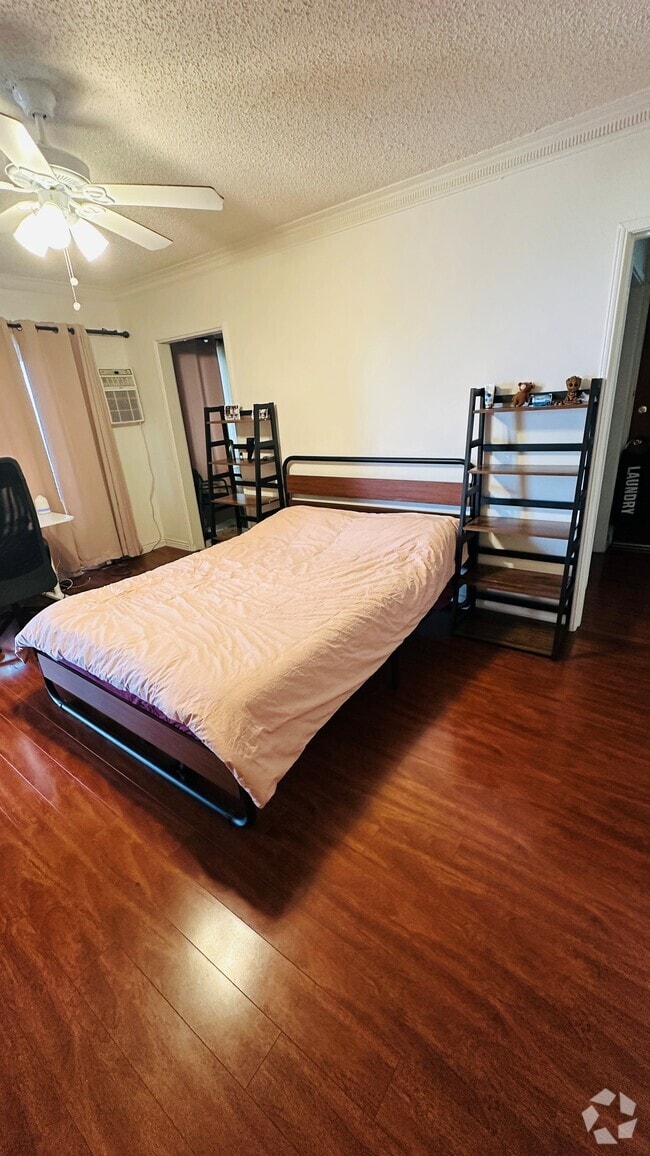 Building Photo - 5851 Harold Way Rental