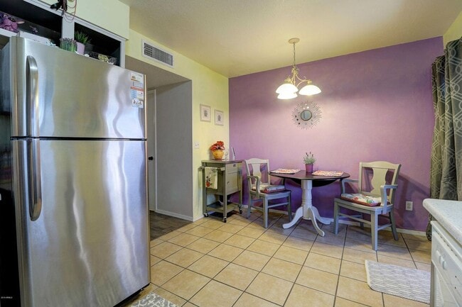 Photo - Updated 2 Bed/2.5 Bath Townhome in Great W...