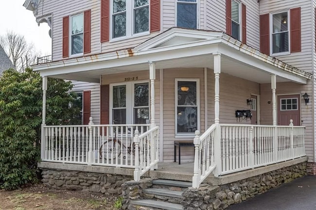 Photo - 315 Elm St Unit 3