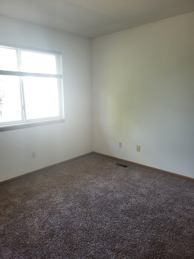 Photo - 4915 Universal St