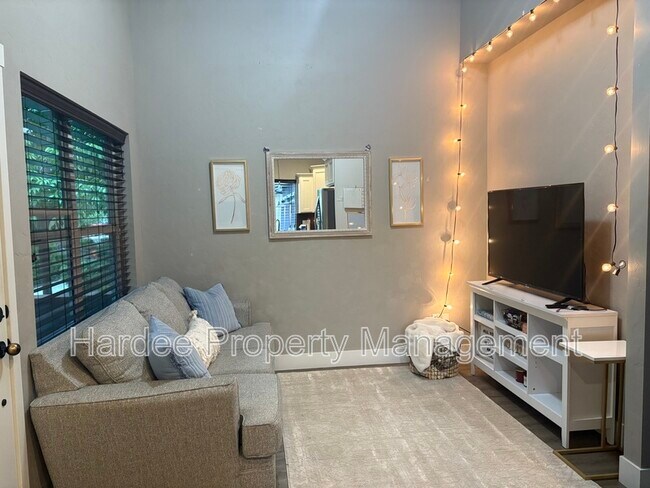 Photo - 4315 N Adams St
