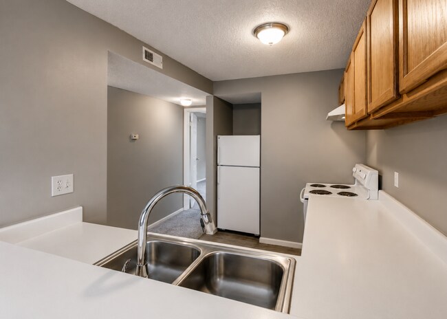 Photo - Roanoke Court Apartments