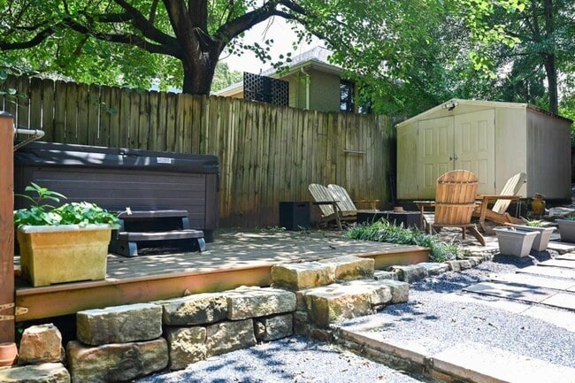 Photo - 2076 Ridgedale Rd NE