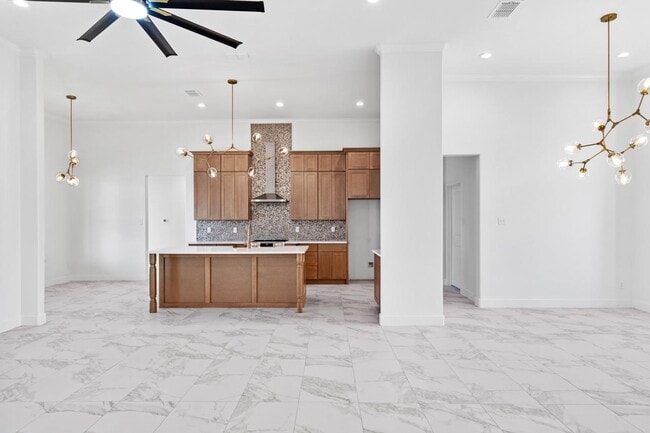 Photo - 206 E Persimmon Dr