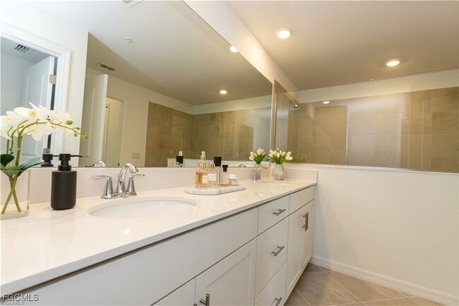 Building Photo - 16572 Kingwood Ln Unit 3611