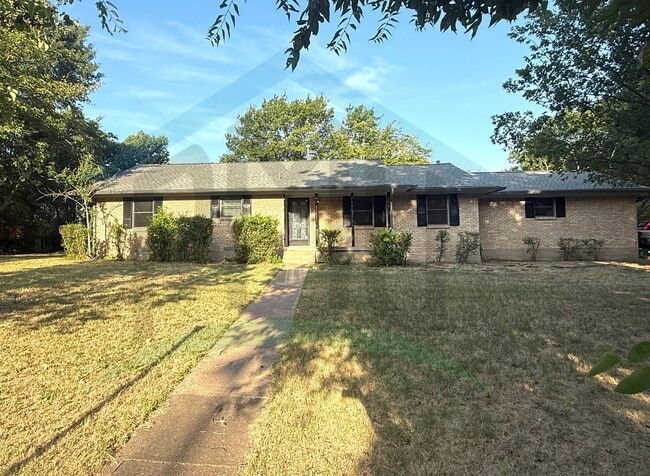 Building Photo - 835 Hill City Dr