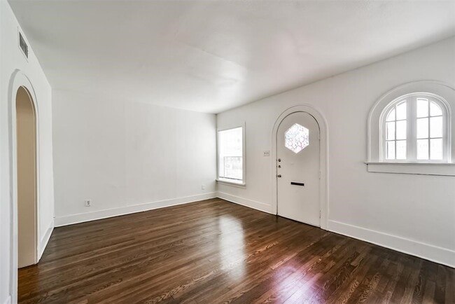 Photo - 2235 Welch St