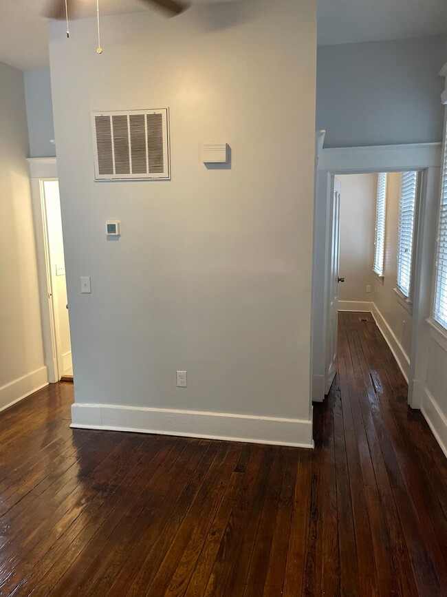 Newly Renovated Tri-Plex Near Forsyth - Newly Renovated Tri-Plex Near Forsyth Apartment Unit B