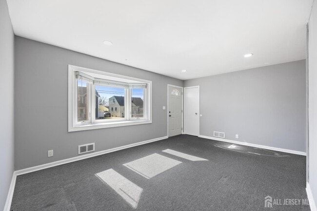 48 Buchanan Ave