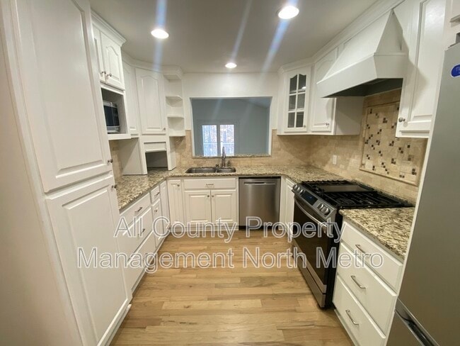 Photo - 180 Crestwood Ct