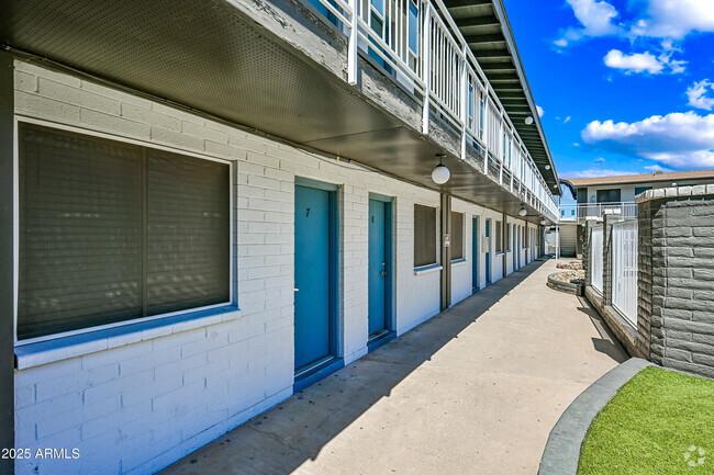 Building Photo - 3025 N 32nd St Unit 7 Rental