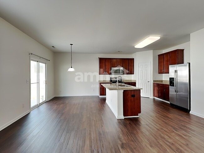 Photo - 2010 Blue Stream Ln