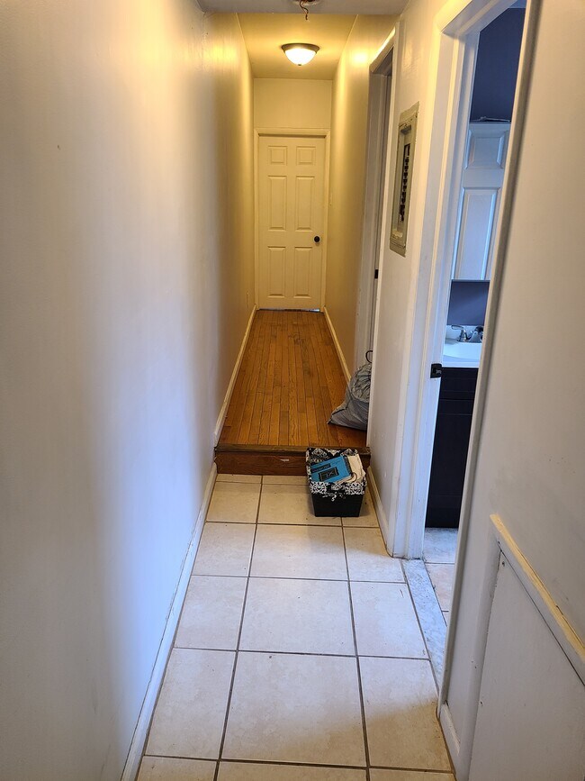 Hallway - 155 W Girard Ave Unit #3