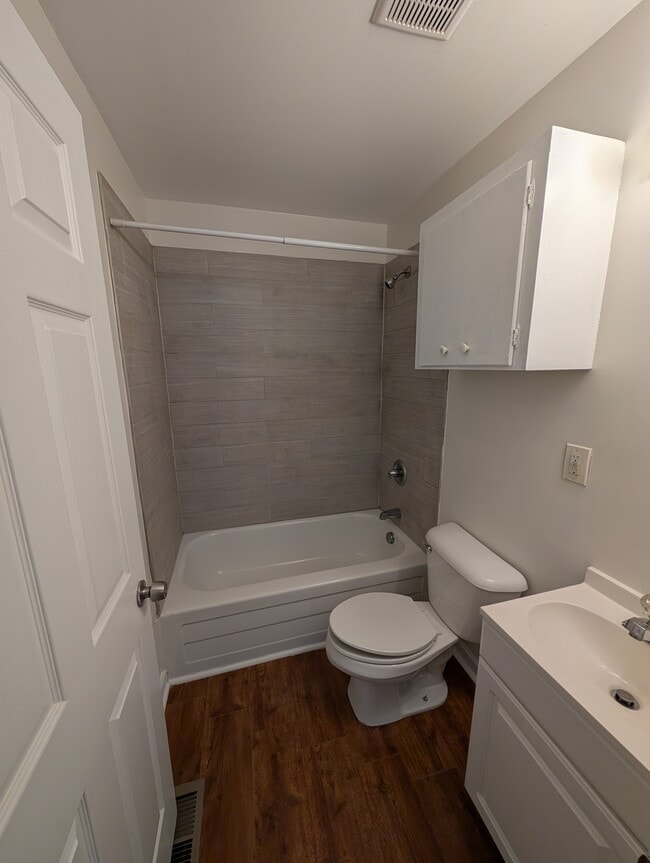 BATH - 1823 Delta Ave Unit B