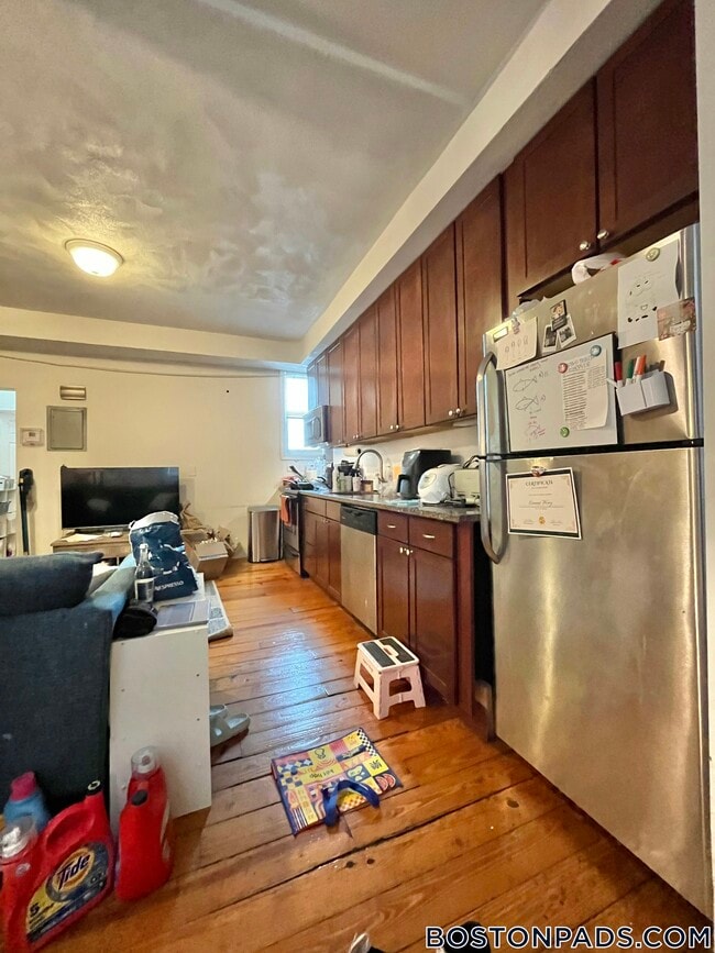 Building Photo - 218 Hemenway St