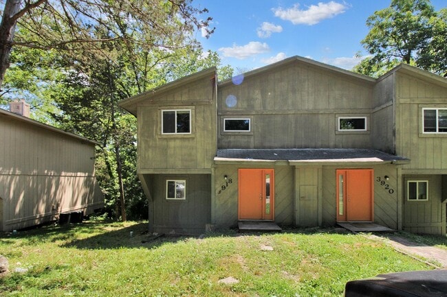 Building Photo - 3918-3920-3920 S Rock Quarry Rd Unit 3918 Rock Quarry Rd.