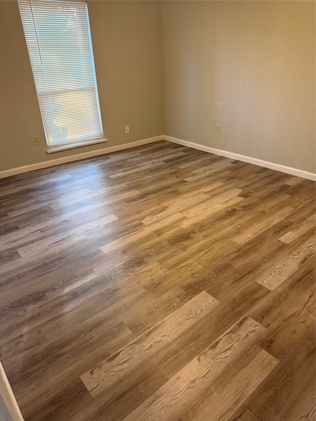 Photo - 5106 Karenbeth Dr