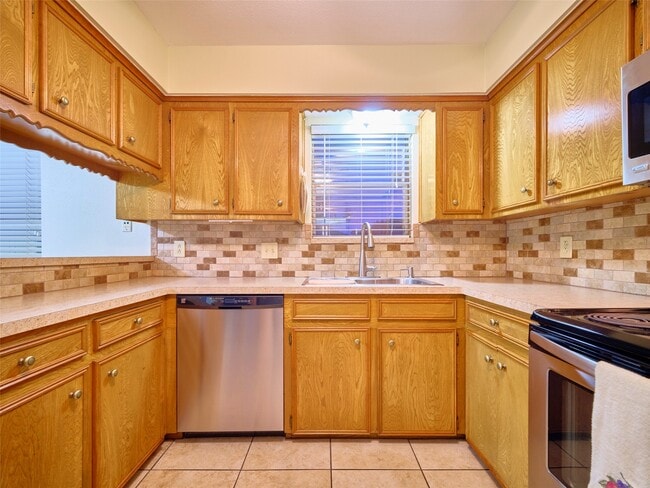 Photo - 4804 Fairhaven St