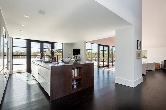 Photo - 811 Halsey Ln