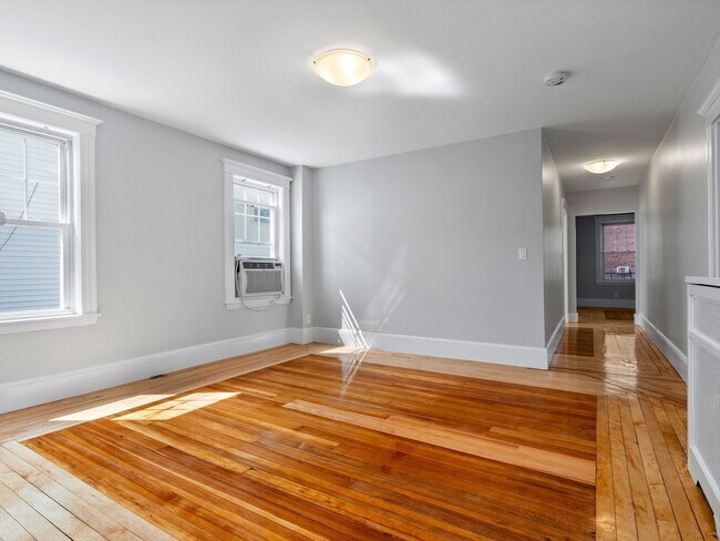 Photo - 16 Windsor Rd Unit 1