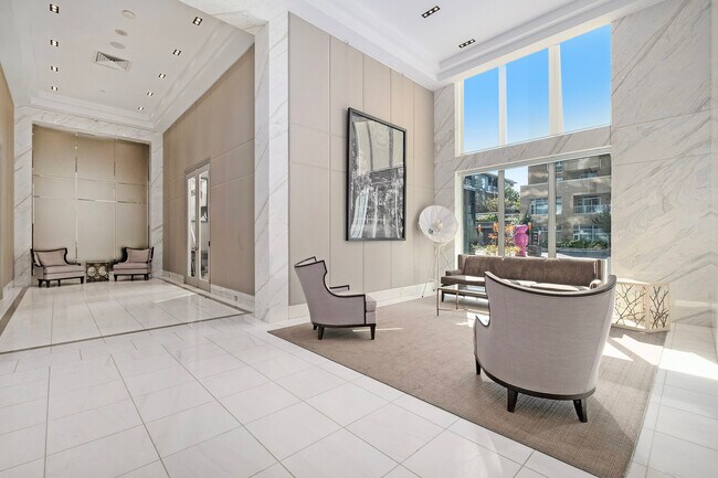 Photo - 111 Champagne Ave S