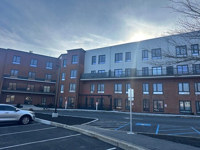 Building Photo - 133 Salem St Unit 214