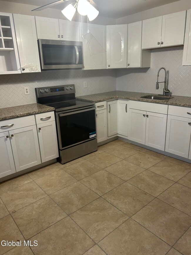 Photo - 18 1/2 Voorhees St Unit 1