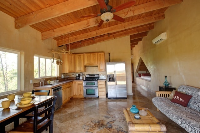 Building Photo - 618 Hana Hwy Unit Skyline