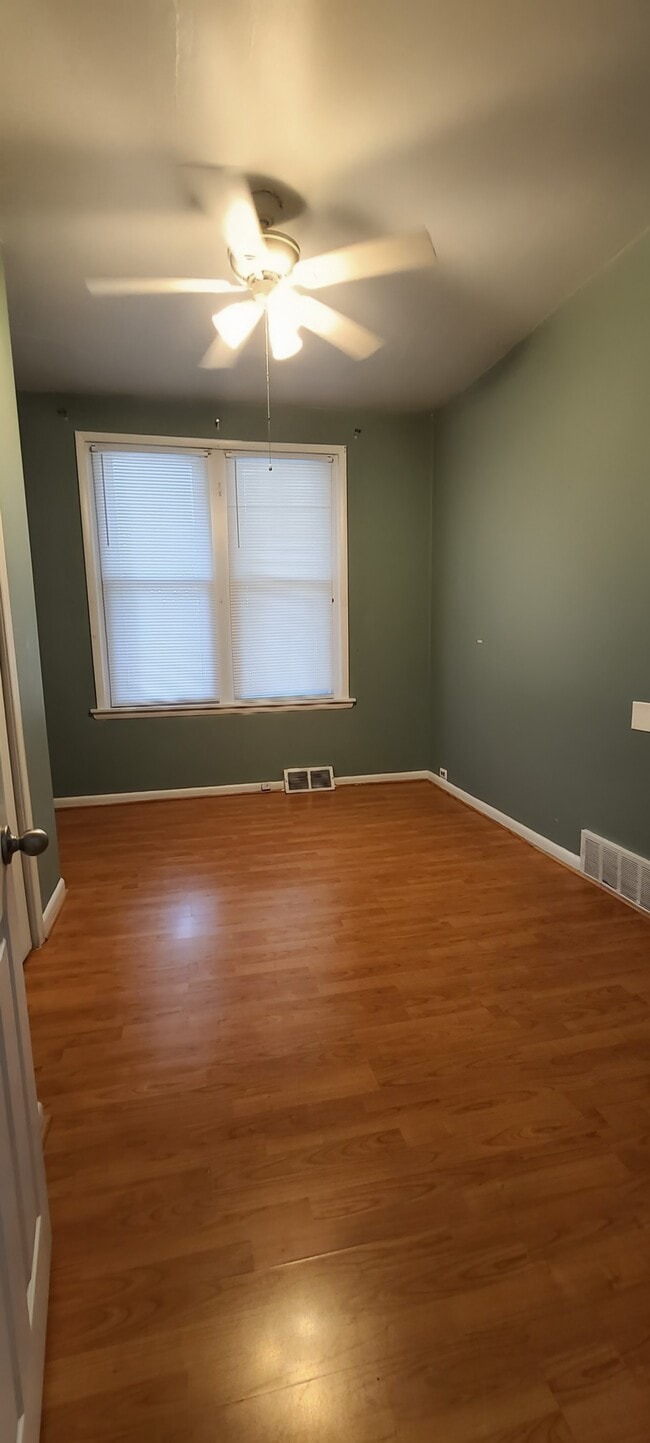 Dormitorio - 7414 Montour St Unidad A