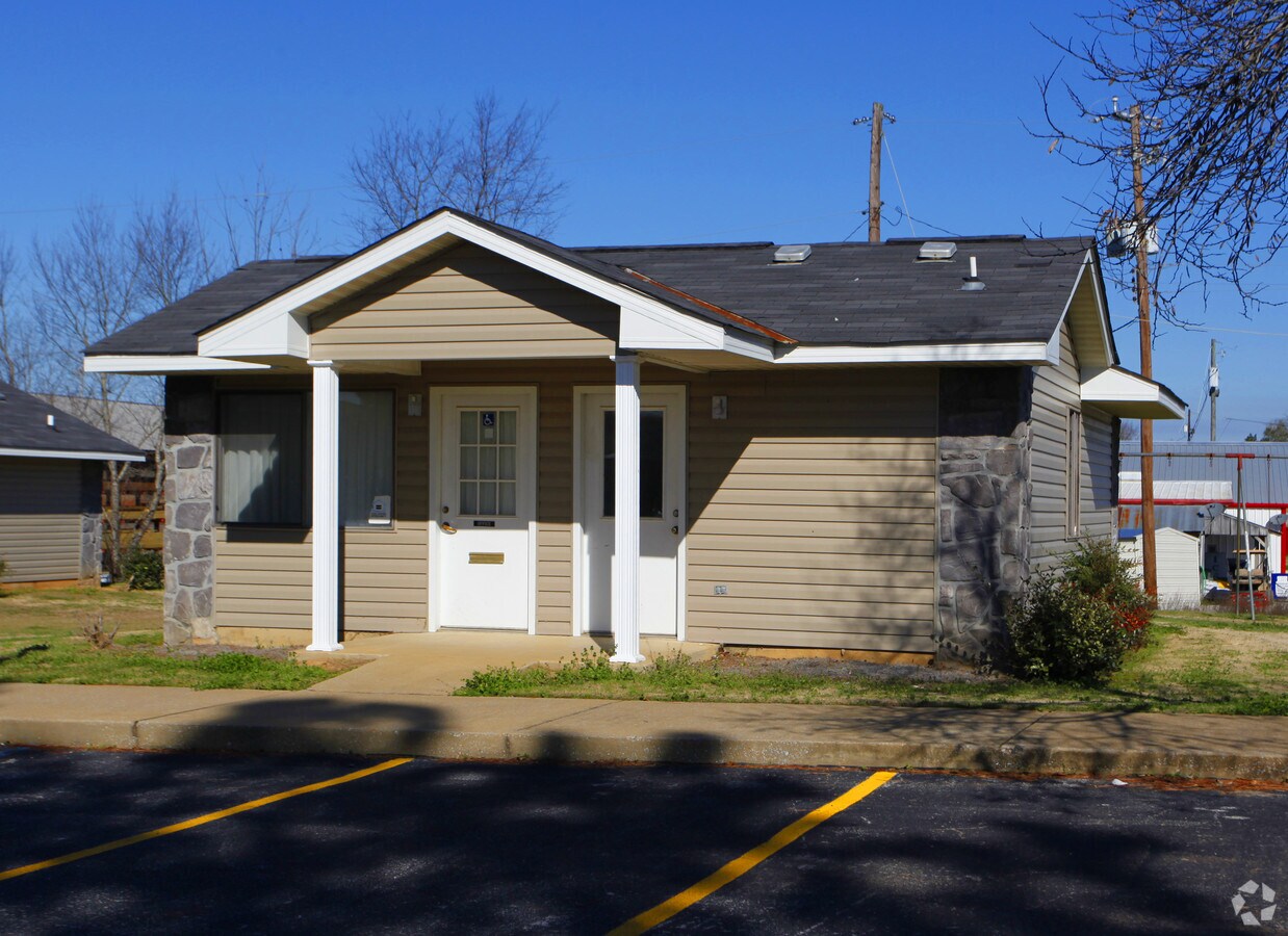 Photo - Mound Plaza Apartments