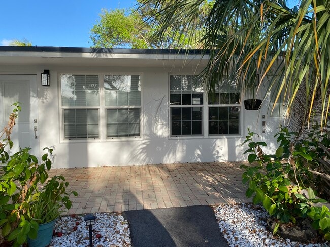 Front View - 1729 N 16th Ct Unit 1