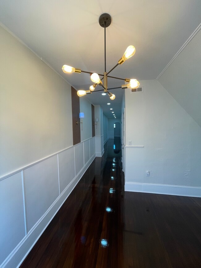 Building Photo - 31 Crawford St