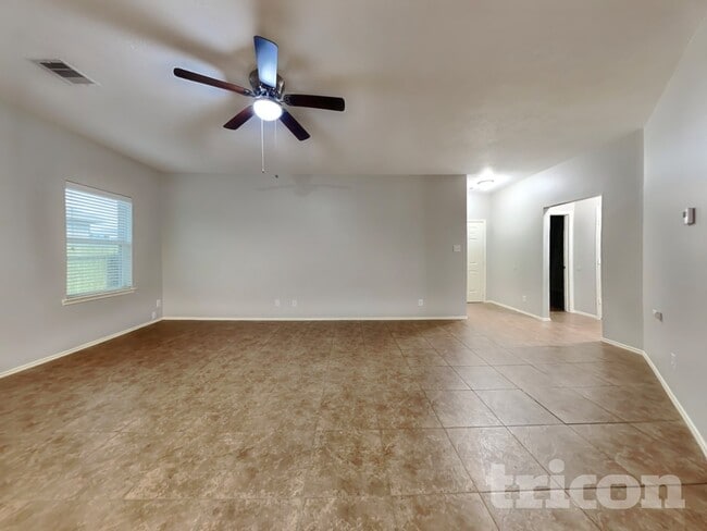 Photo - 130 Sacajewa Dr