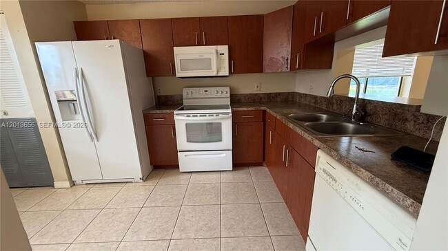 Building Photo - 8011 Southgate Blvd Unit L1