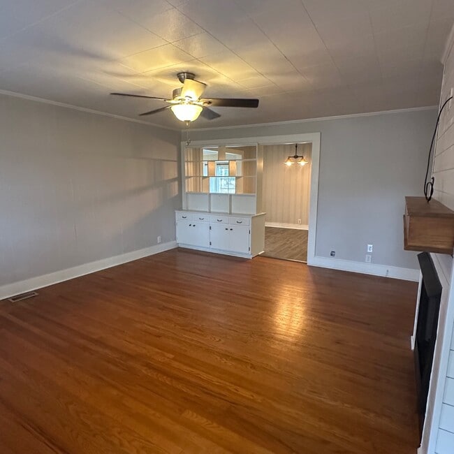 Photo - 271 3rd Ave SW