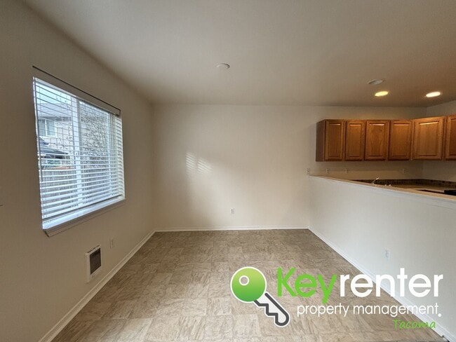 Photo - Modern 3 Bedroom 2.5 Bathroom Tacoma Duplex Near Shopping, Parks and Freeways