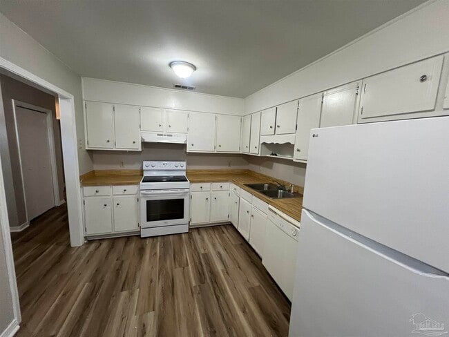 Photo - 1350 Fairchild St