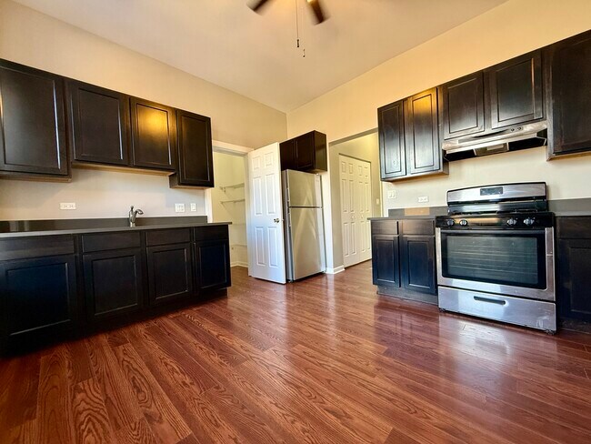 Photo - 3235 S Racine Ave