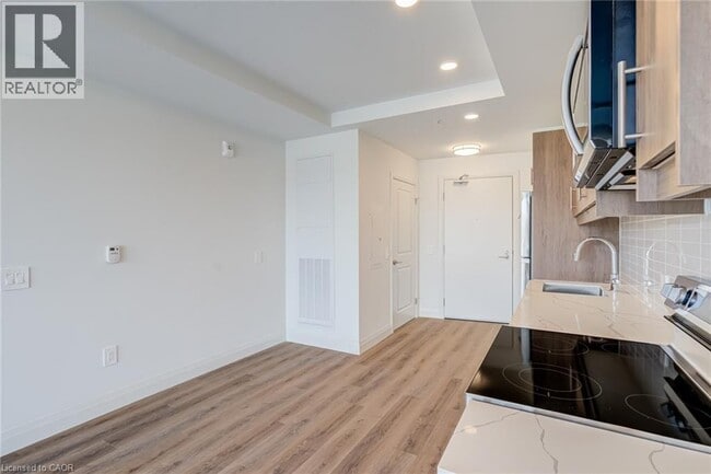 Photo - 1333 Weber St E Unité 802