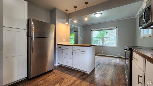Building Photo - 1242 10th St N Rental