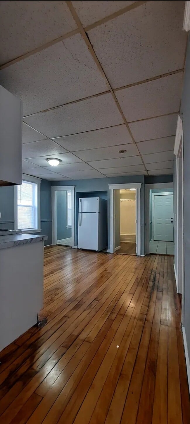 Photo - 47 Everard St Unidad Daylight basement apartment