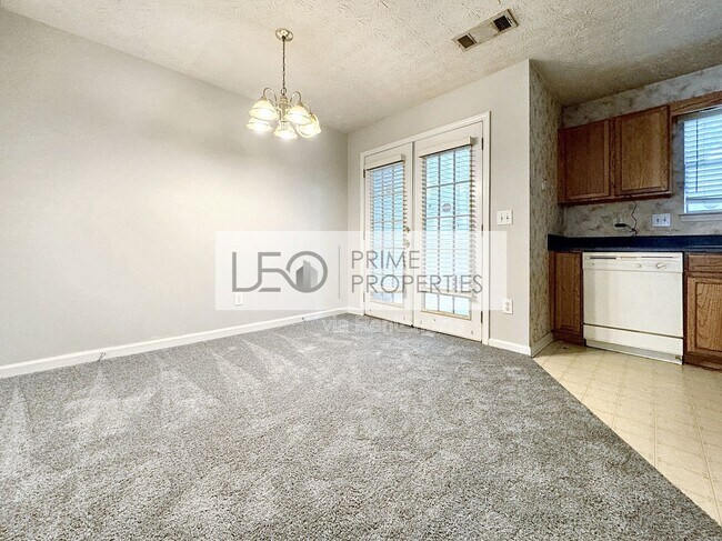 Photo - 5916 Dogwood Manor