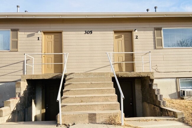 Building Photo - Cute and Cozy, Close to Fort Riley! Rental