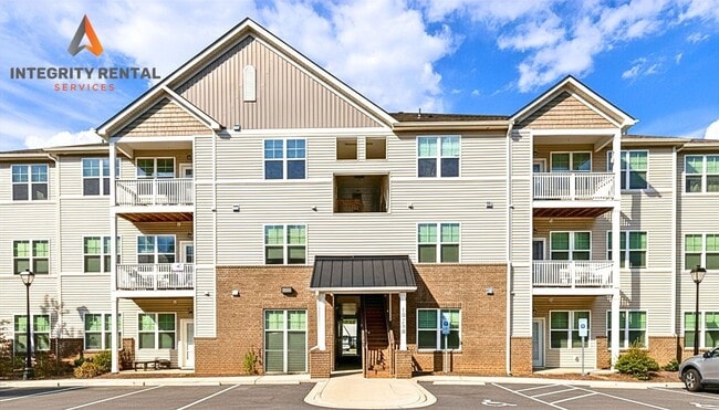Building Photo - BEAUTIFUL 3BD 2.5 BTH Apartment home RAINTREE - Ballantyne Commons Pkwy