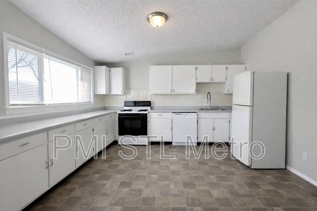 Photo - 8439 Alder Ave