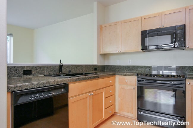 Photo - Fabulous 3 BD* 2.5 BA In Popular Arbor Reserve Townhome Community! **Minutes From Tanasbourne Sho...