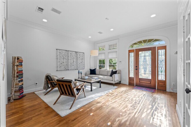 Photo - 501 Columbia St