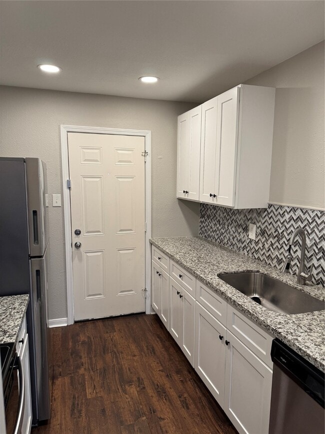 Building Photo - 7700 Creekbend Dr Unit 72