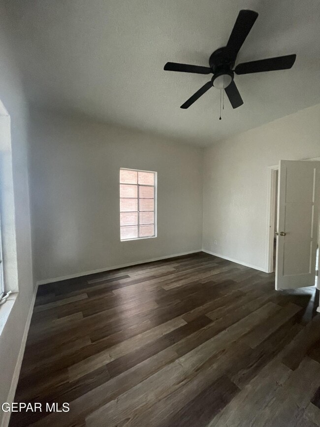 Photo - 1522 Yandell Dr
